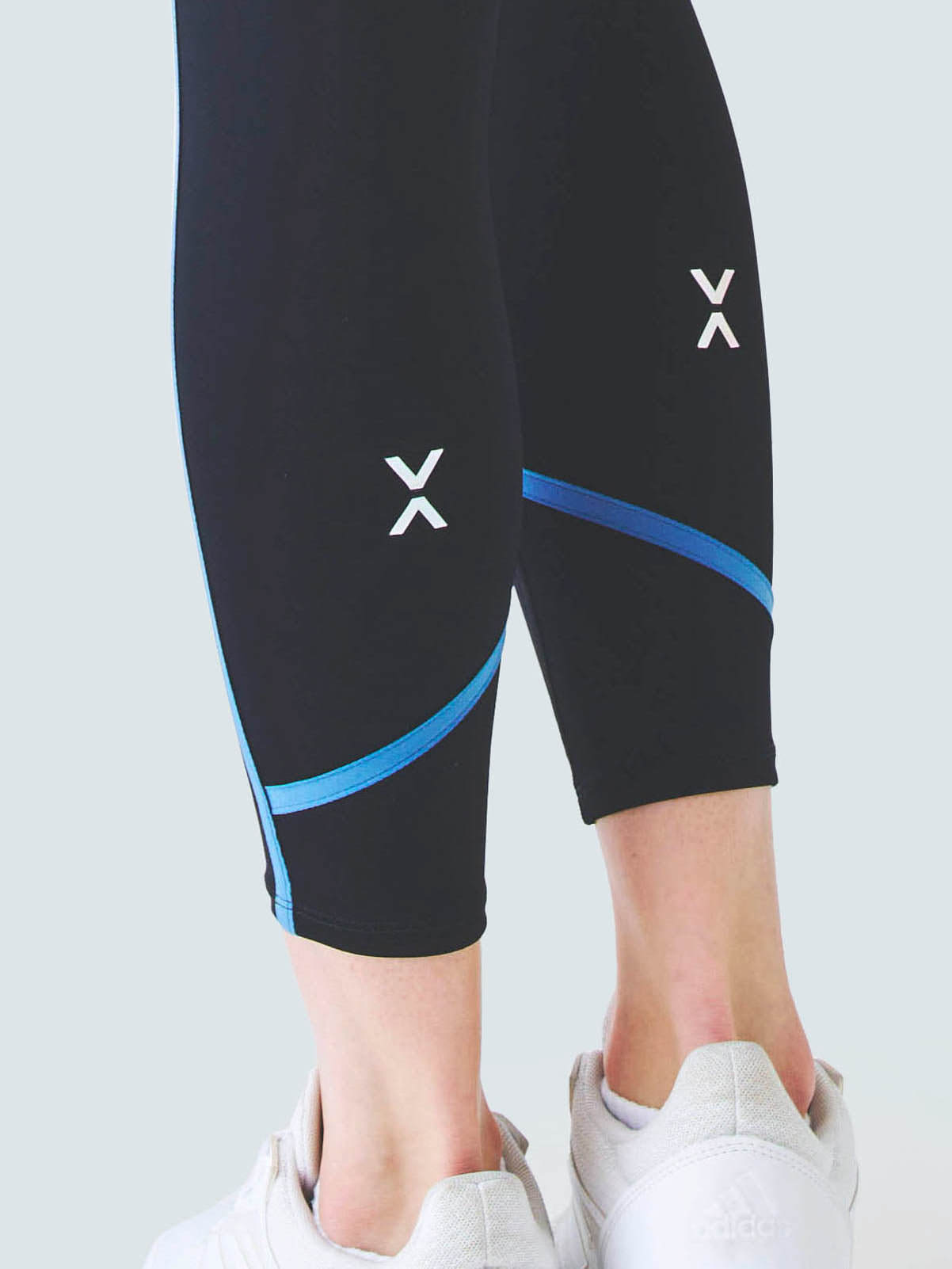 SIDE LINE WAIST CROSS LEGGINGS