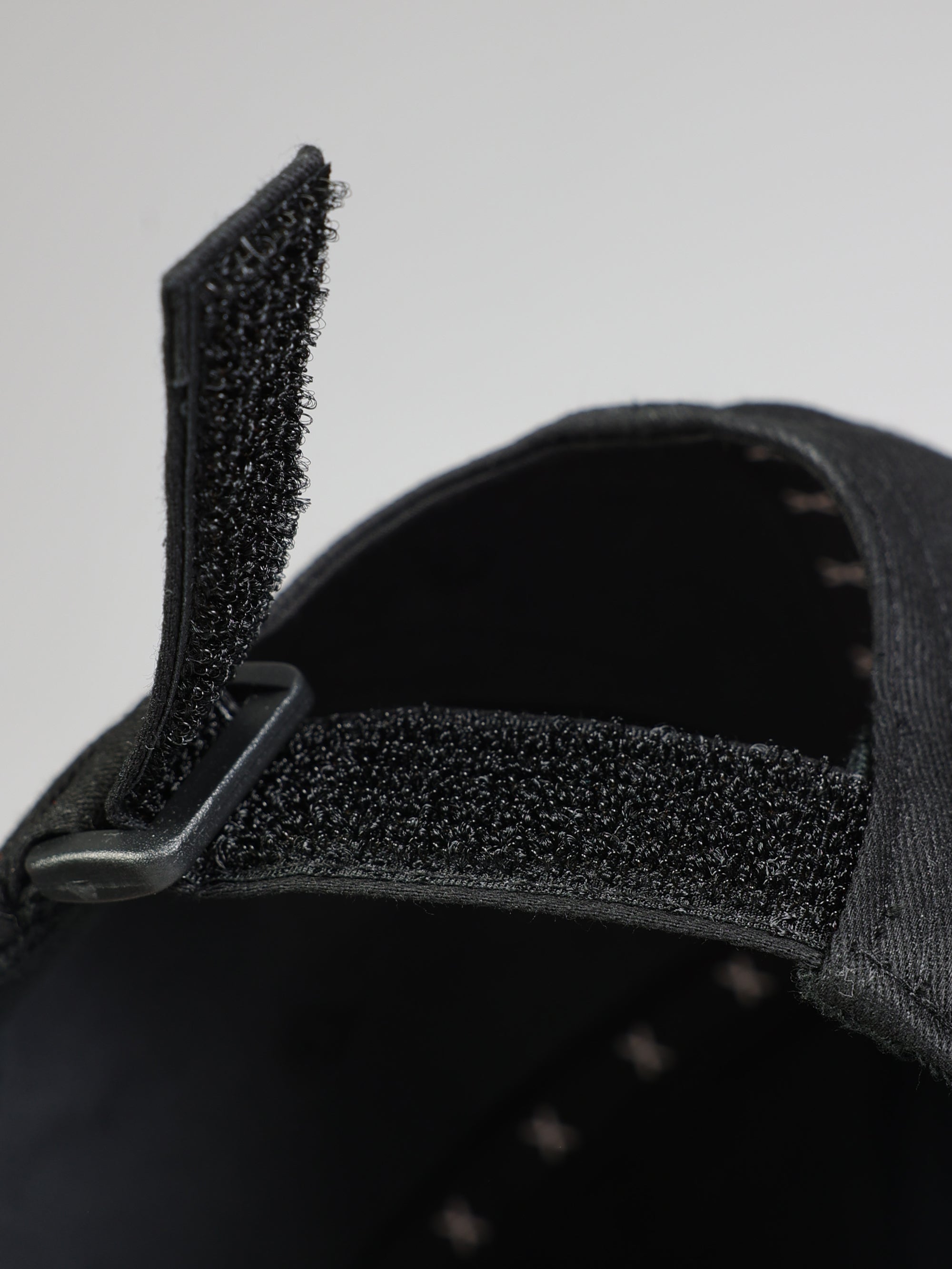 VEATM CURSIVE LOGO CAP