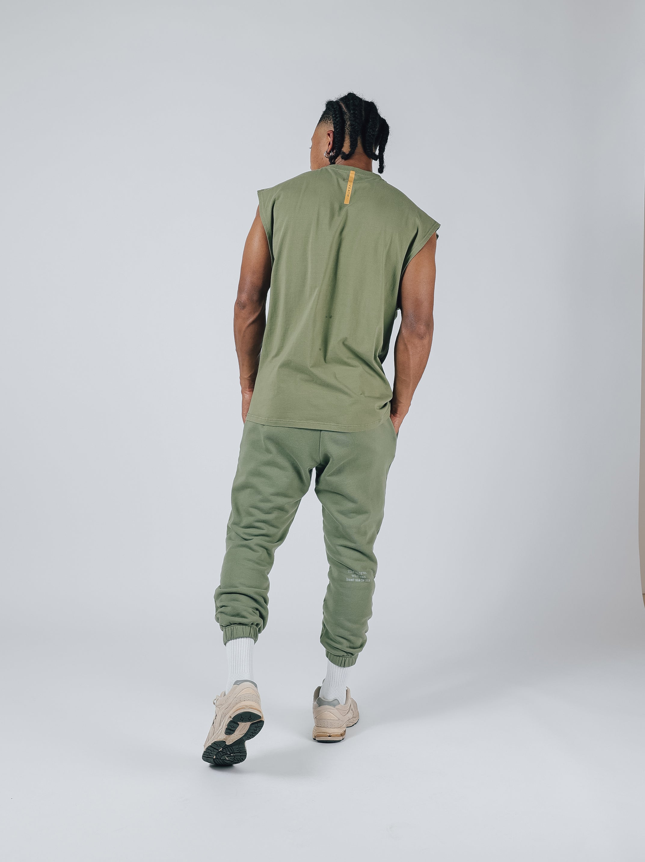 NO SLEEVE TOPS【KHAKI】