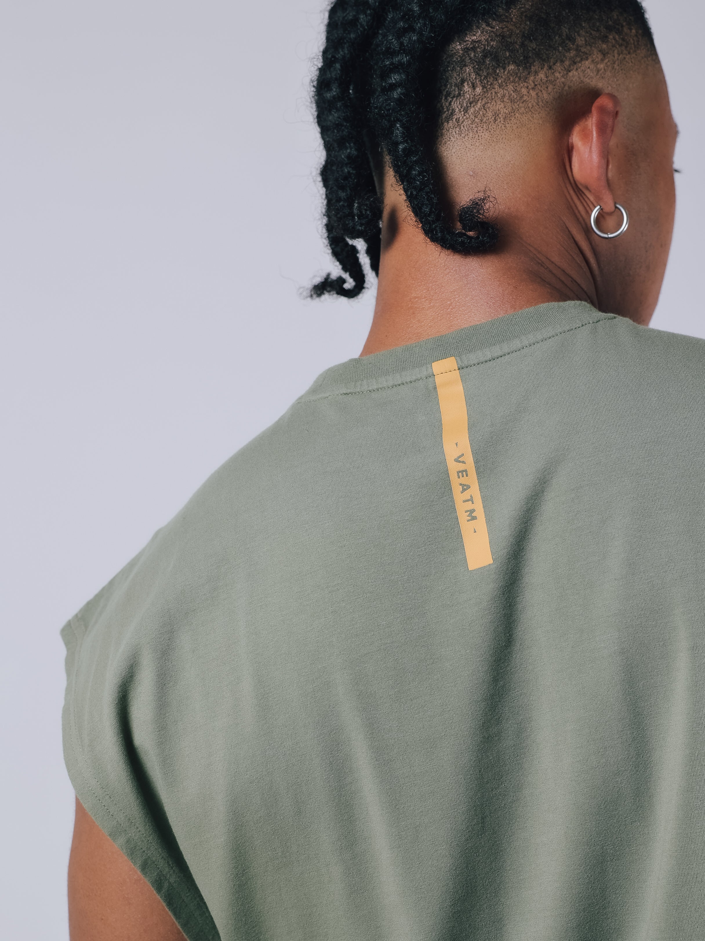 NO SLEEVE TOPS【KHAKI】