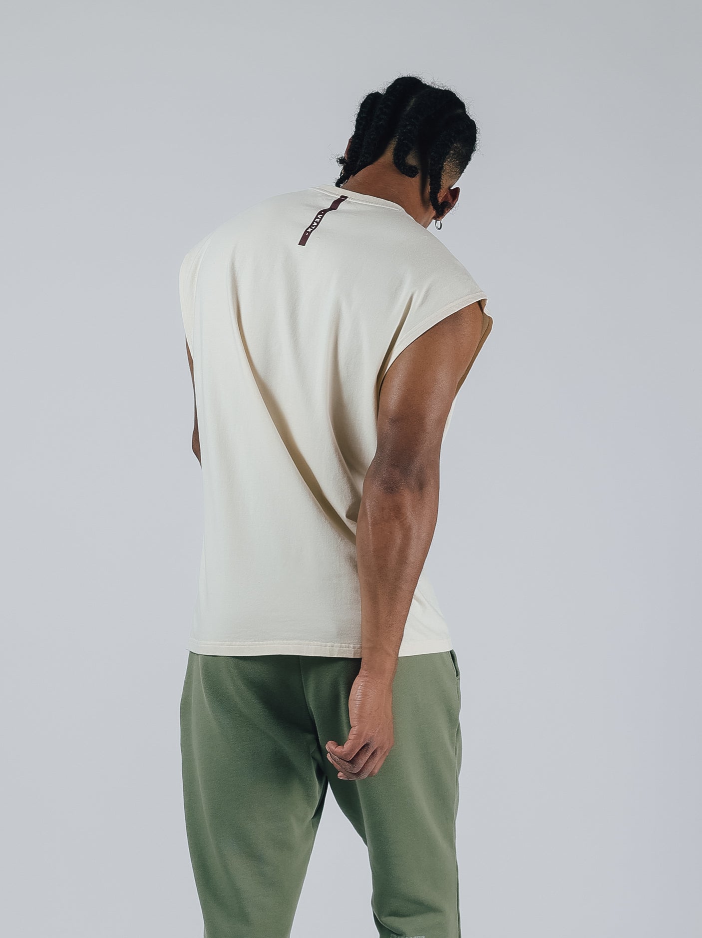 NO SLEEVE TOPS【IVORY】