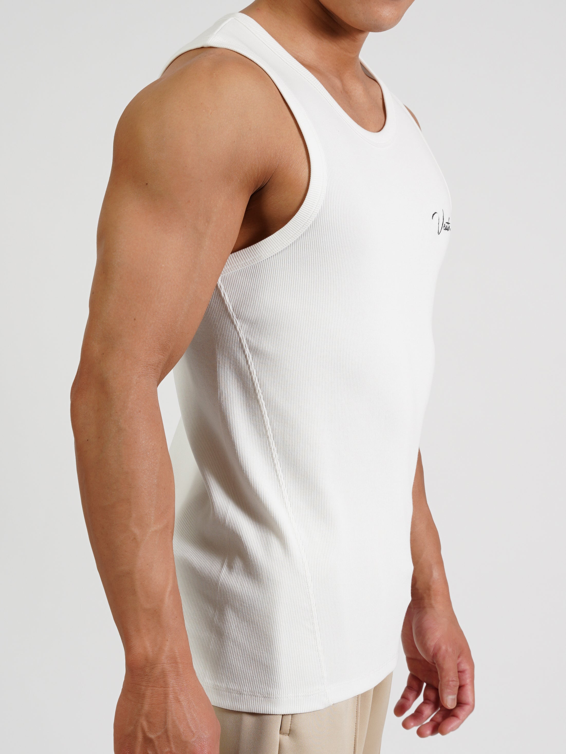 COLOR:WHITE
