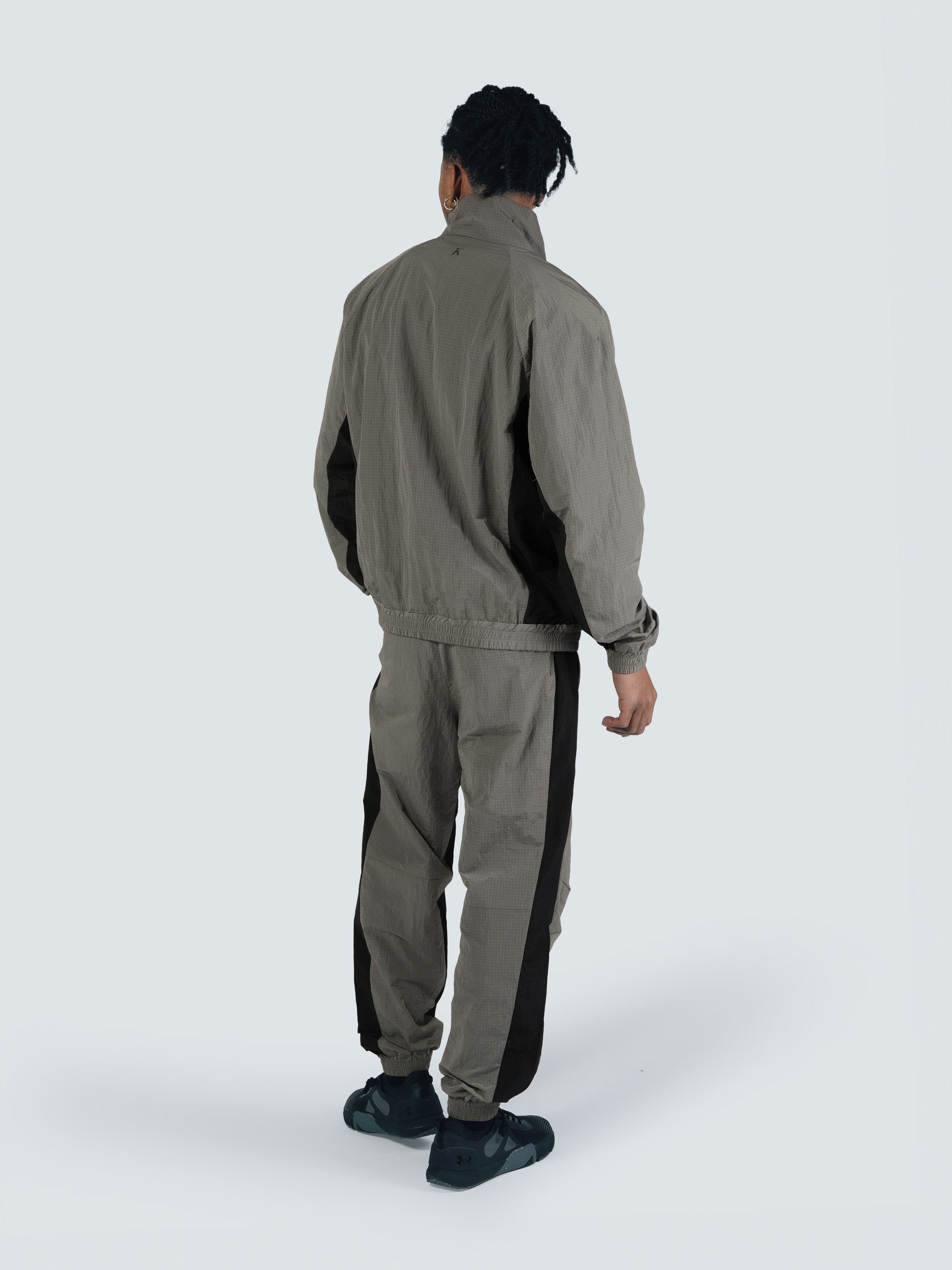 モデル身長:180cm 着用サイズ:L