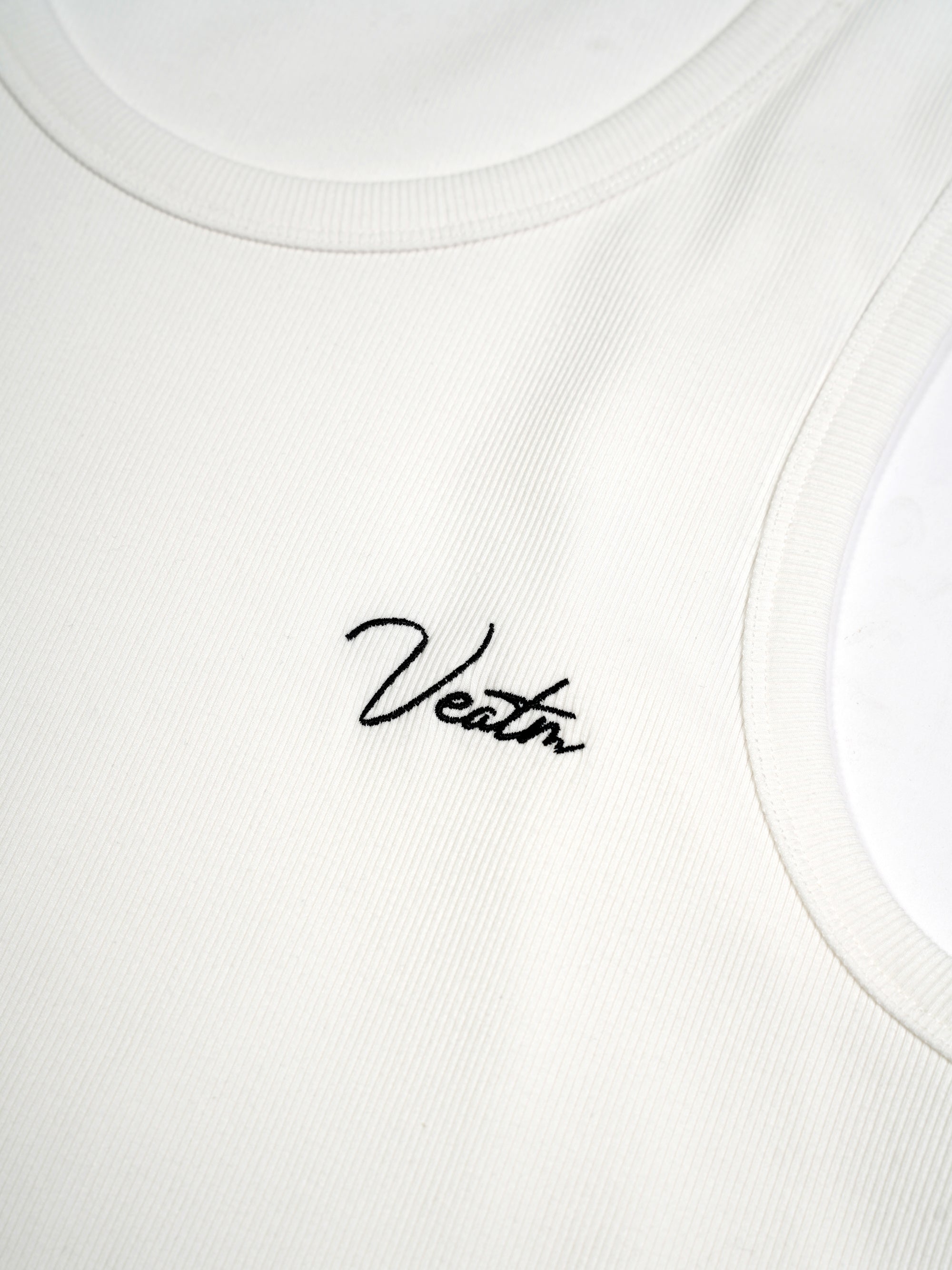 COLOR:WHITE