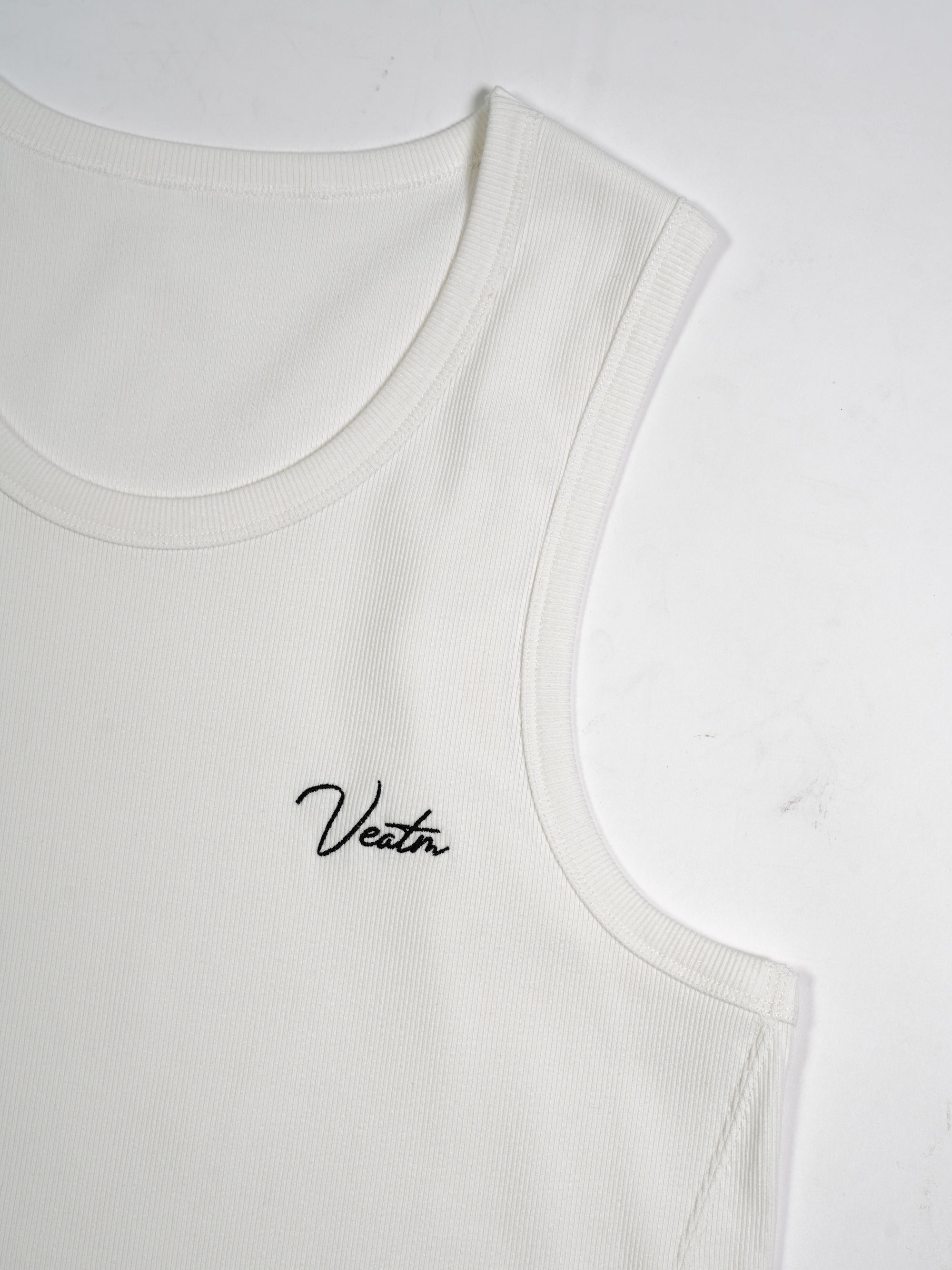 COLOR:WHITE