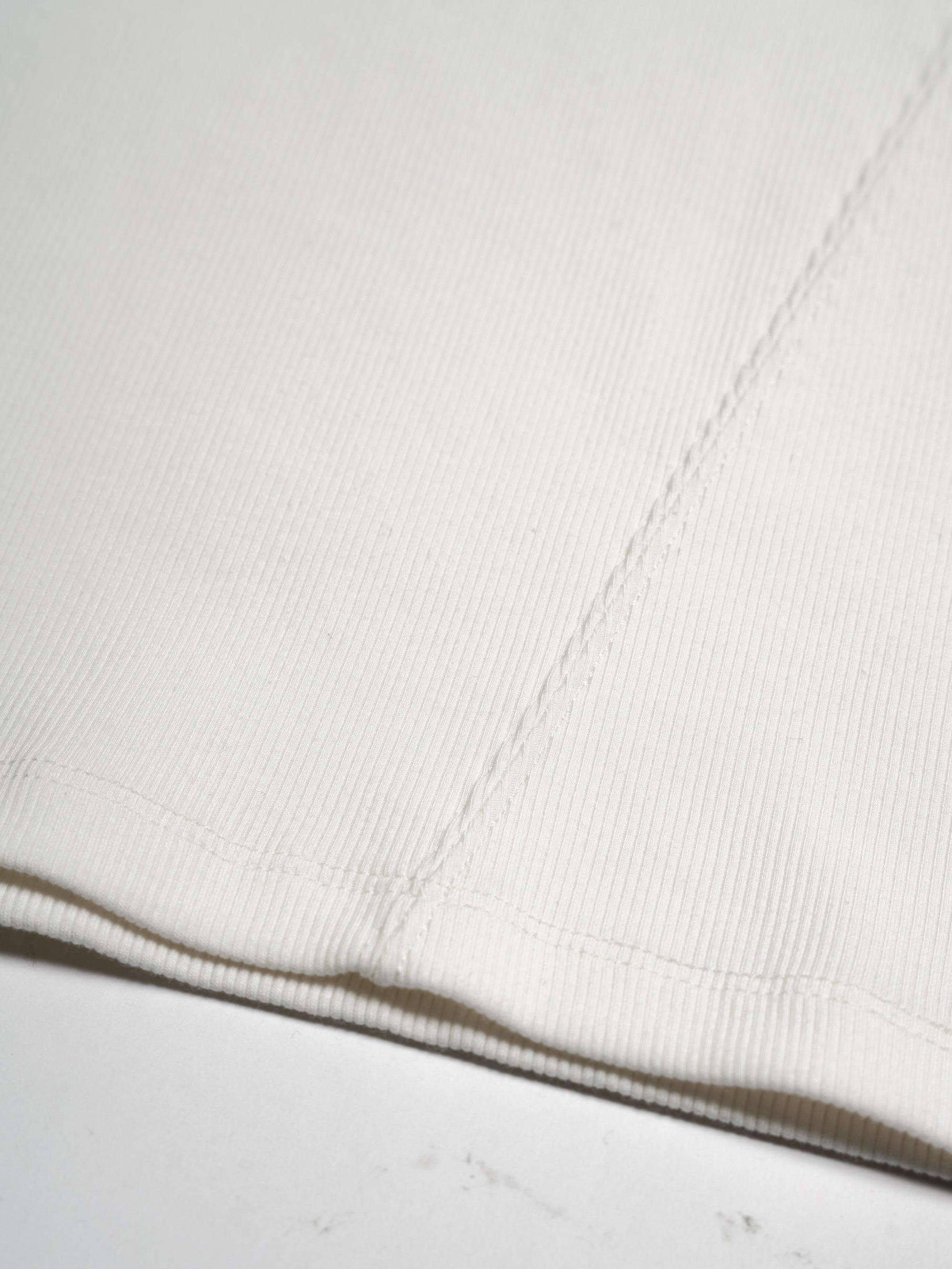 COLOR:WHITE
