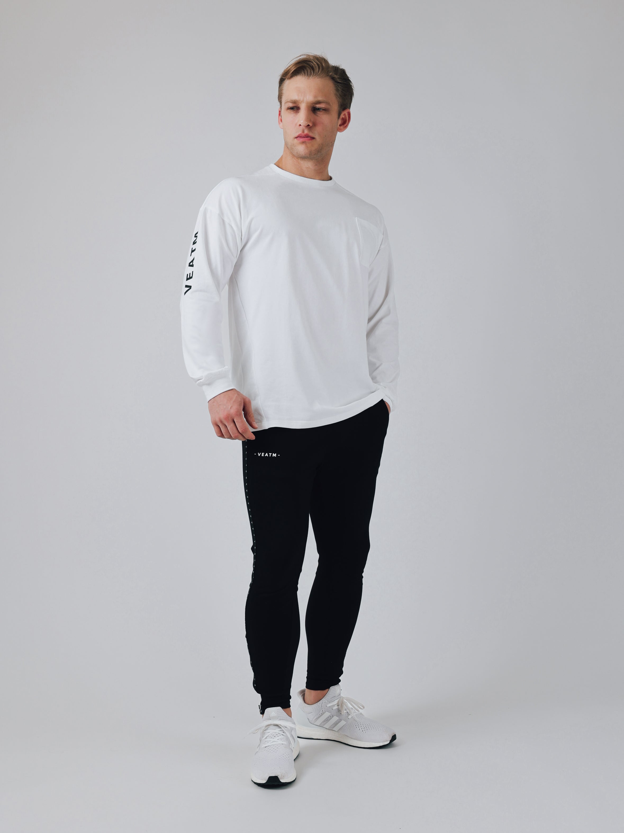 SLEEVE LOGO LONG T-SHIRT【OFF WHITE】