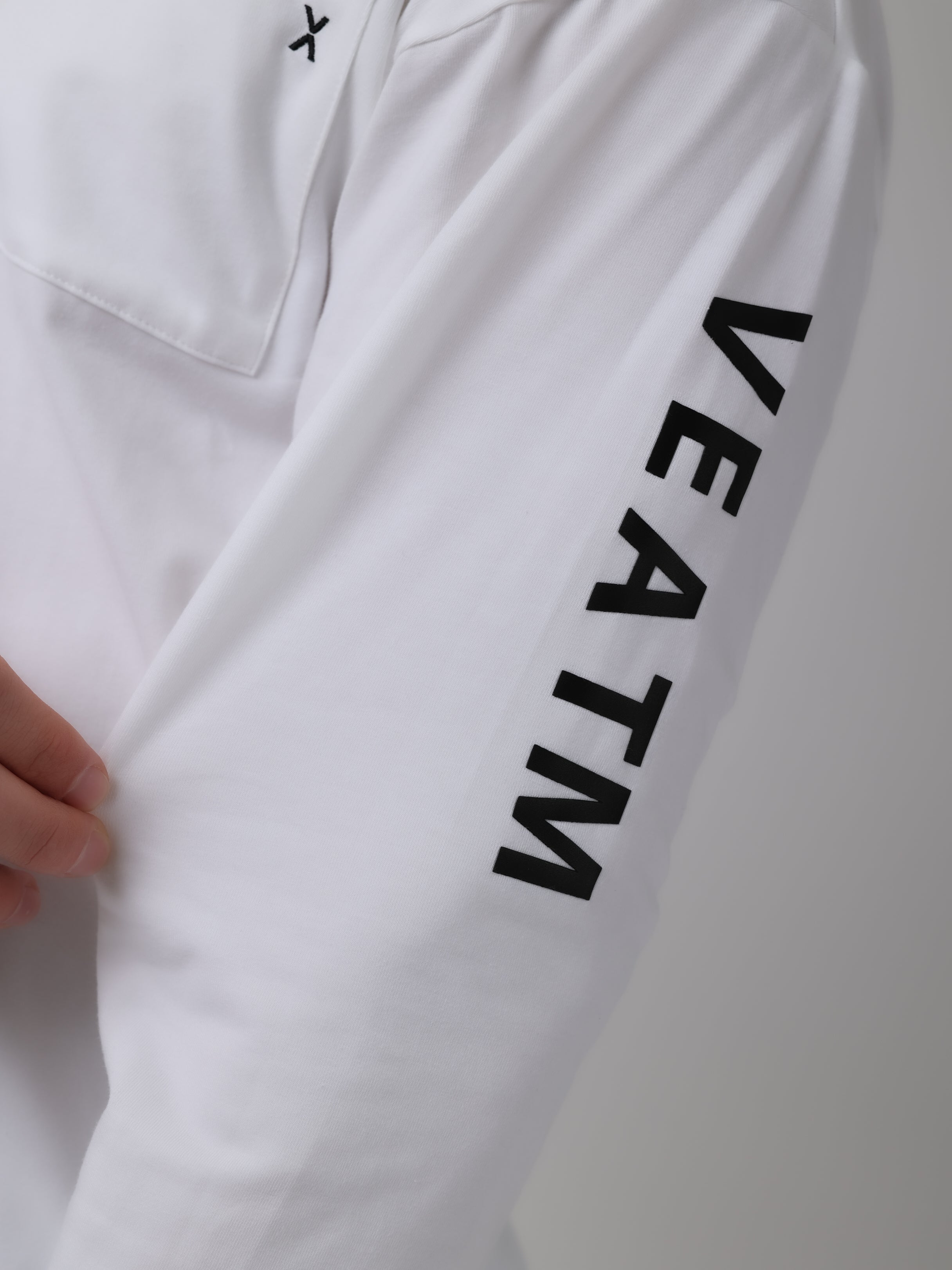 SLEEVE LOGO LONG T-SHIRT【OFF WHITE】