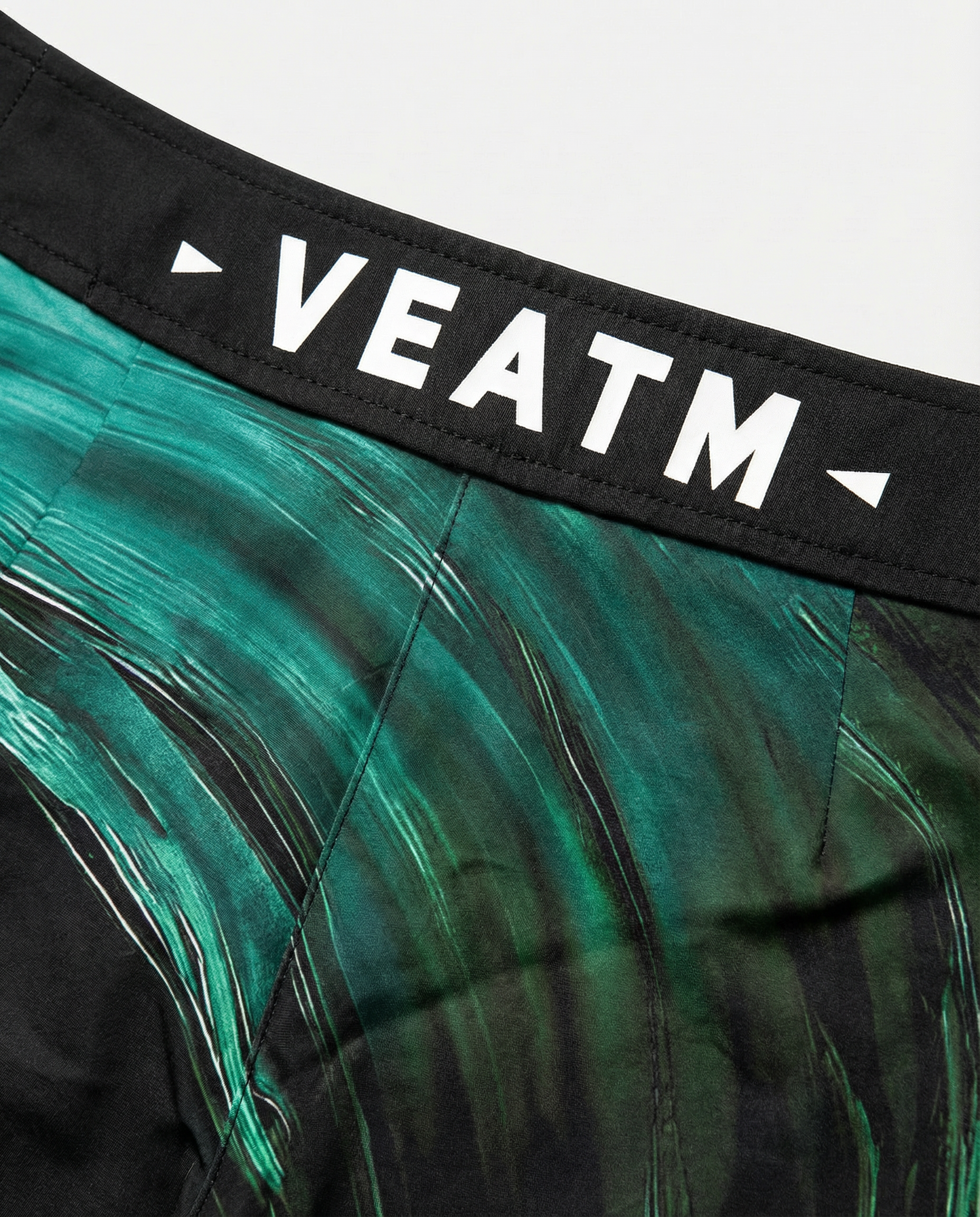 BIG WAVE GRAPHIC SURF SHORTS